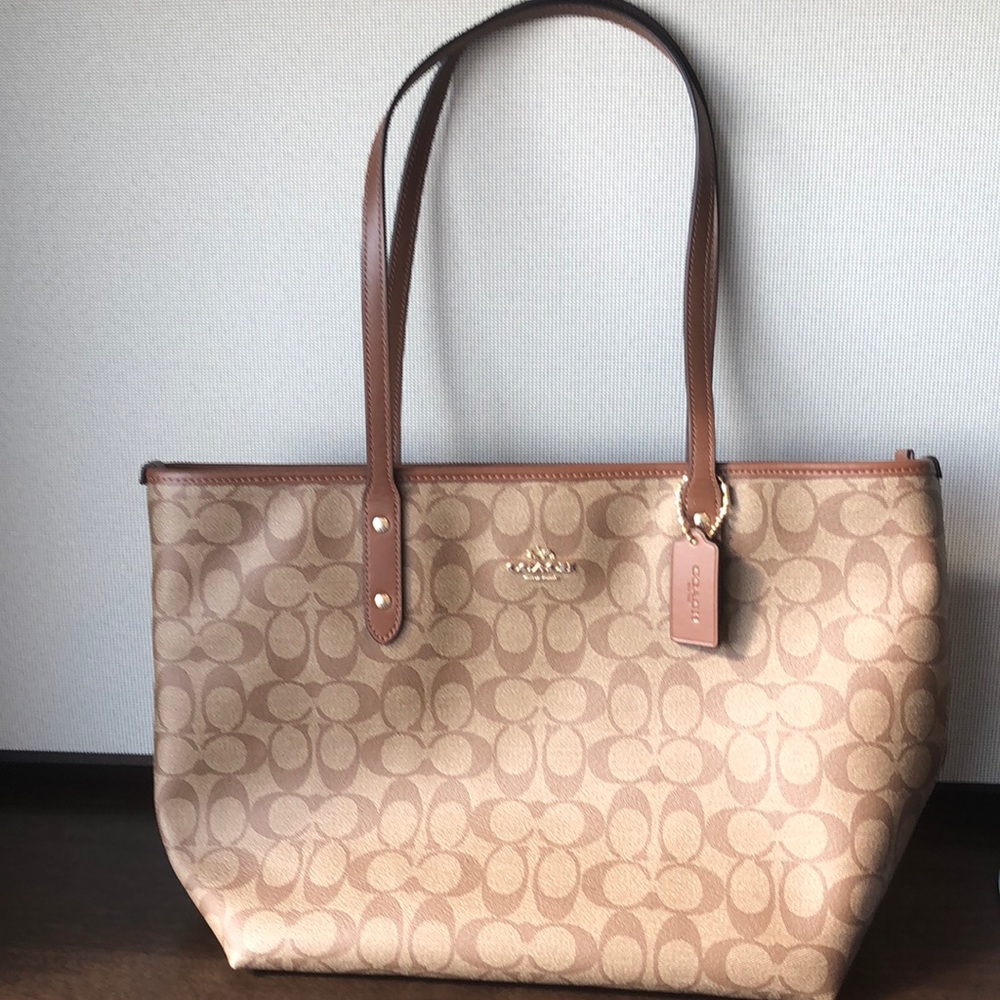 NWT Coach Signature City ZIp Tote